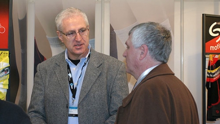 Włodzimierz Lewin Dyrektor Marketingu i Sprzedaży JJW podczas rozmów targowych na ispo winter 2008 (fot. 4outdoor.pl)