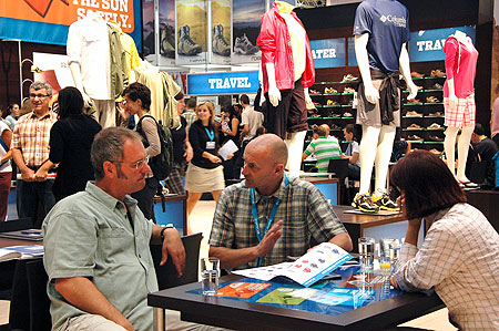 Friedrichshafen 2009, rozmowy biznesowe na stoisku Columbia (fot. Messe Friedrichshafen, www.messe-friedrichshafen.de)