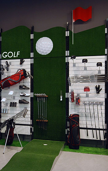 Stoisko golfowe w sklepie Intersport