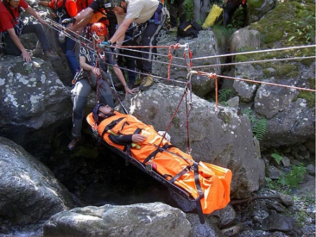 TSL Rescue, nosze ratunkowe w akcji w trudnym skalnym terenie