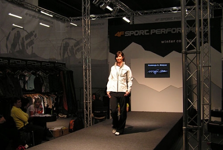ZIMA-SPORT 2008, pokaz mody na stoisu 4F Sport Performance