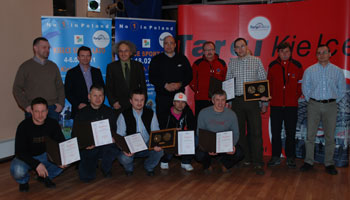 Targi Kielce Sport-Zima 2011, nagrodzeni w kategorii innowacje wraz z jury (fot. 4outdoor.pl)