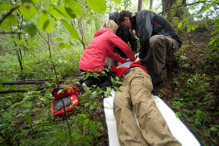 Szkolenie z outdoorowej pierwszej pomocy (fot. Centrum Szkoleniowo-Usługowe Medaid)