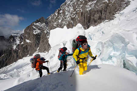 Herve Barmasse, Iker i Eneko Pou na zboczach Mont Blanc (fot. Damiano Levati)