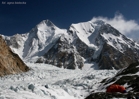 Wyprawa na Gasherbrum I - widok z bazy na GI w dniu zdobycia szczytu (fot. Agna Bielecka)