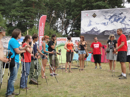Miasteczko Himalajskie POG na Woodstock 2011 - uczestnicy kursu Nordic Walking (fot. POG)