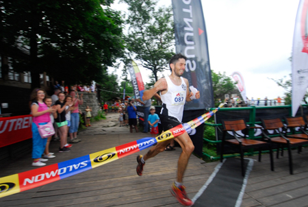 Maraton Gór Stołowych 2012 - Paweł Krawczyk na mecie  (fot. Monika Strojny)