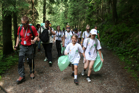 Wolontariusze wyruszają na szlak (fot. Agnieszka Szymaszek)