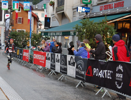 The North Face® Ultra-Trail du Mont-Blanc® 2012 - Piotr Hercog na mecie 10. UTMB (fot. 4outdoor.pl)