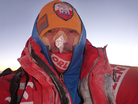 Wyprawa na Broad Peak: Artur Małek na szczycie (fot. Artur Małek)