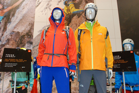 The North Face, z lewej kurtka Gore Foehn Jacket (fot. 4outdoor)