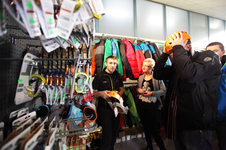 Kiermasz odzieży i sprzętu outdoorowego na 10. KFG – stoisko sklepu Alpamayo (fot. Adam Kokot/KFG)